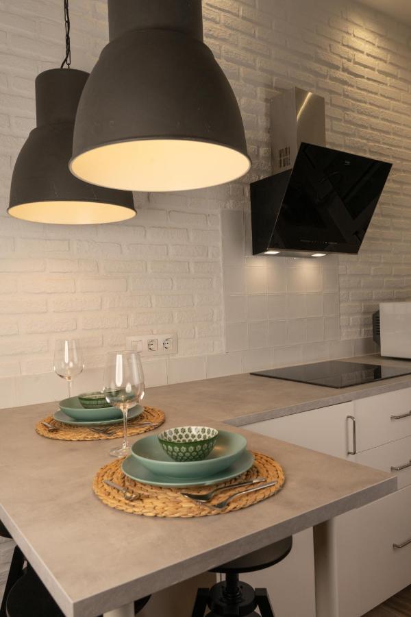Apartsuite B&R Triana Arellano Севиля Екстериор снимка
