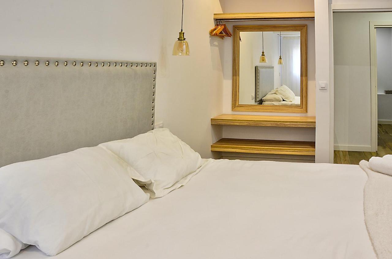 Apartsuite B&R Triana Arellano Севиля Екстериор снимка