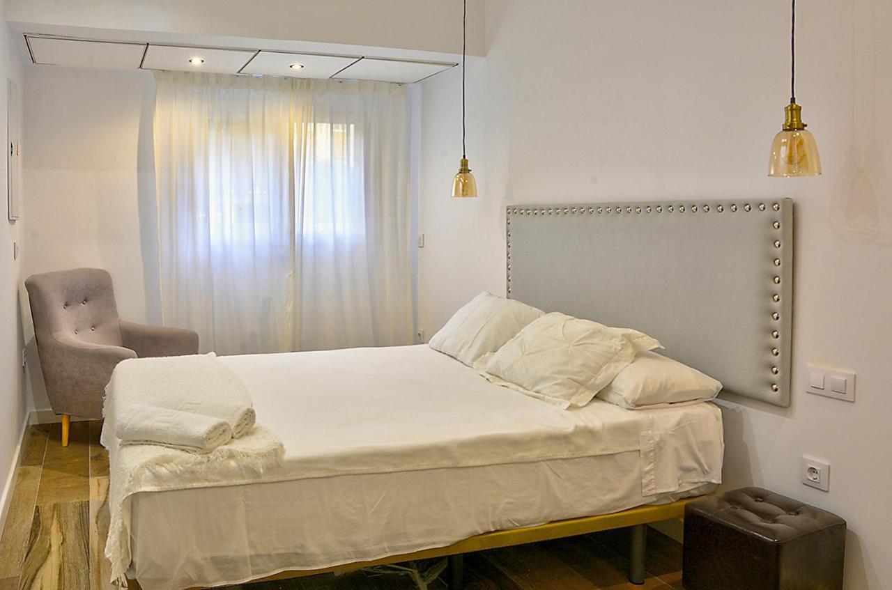 Apartsuite B&R Triana Arellano Севиля Екстериор снимка